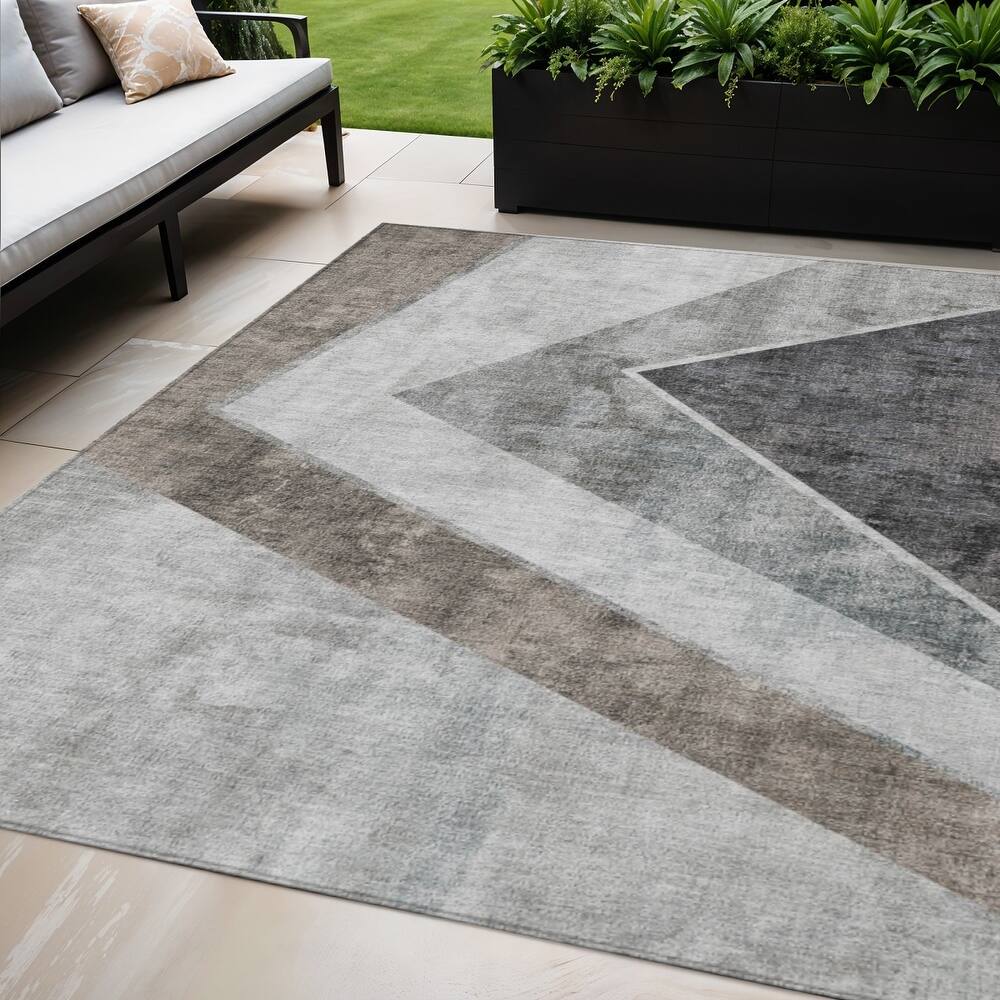 HomeRoots Geometric Transitional Rectangle Outdoor Rug