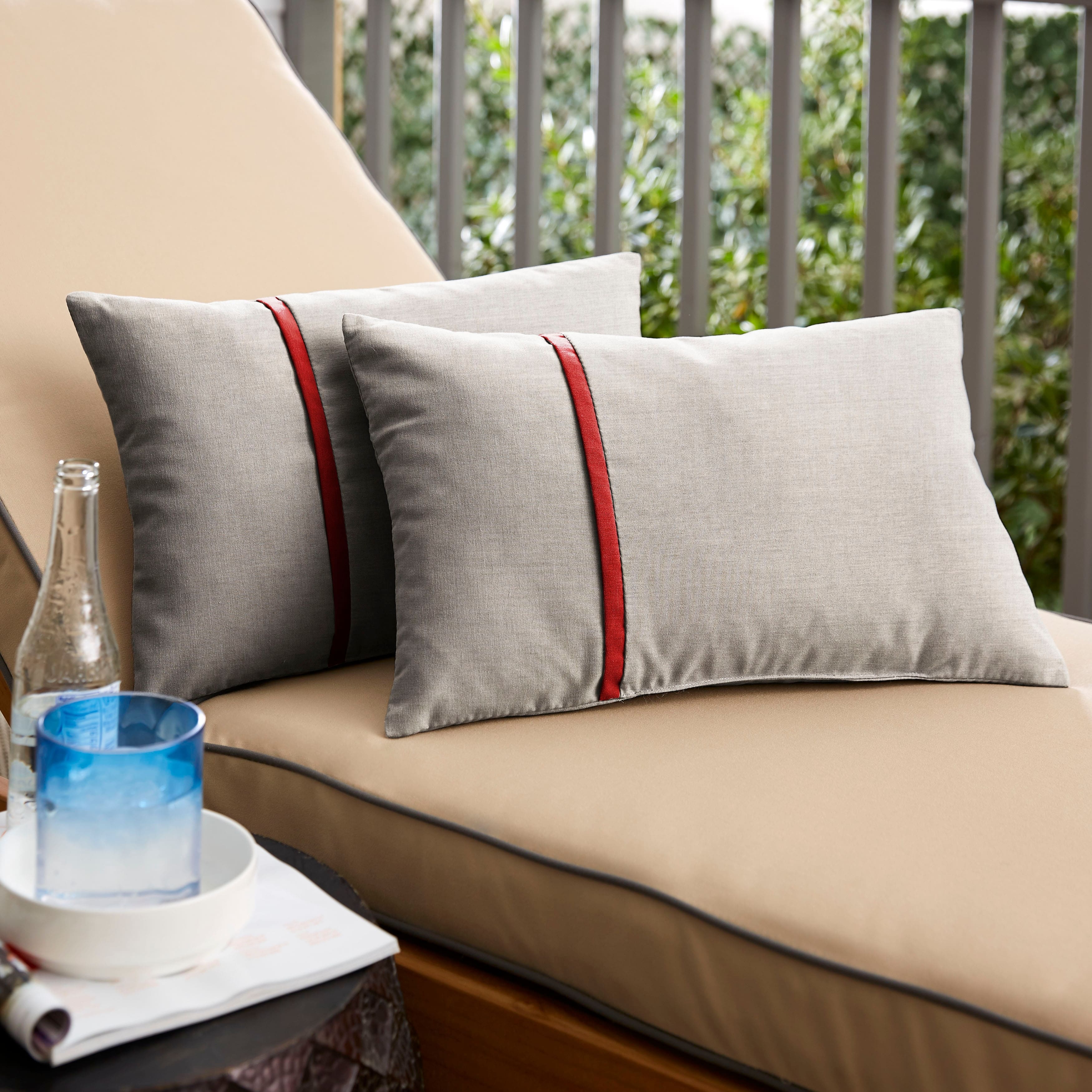 Option Sunbrella - Cast Silver/Canvas Jockey Red