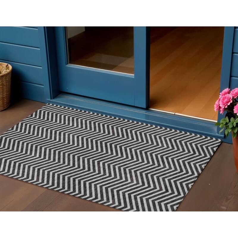 HomeRoots Chevron Transitional Rectangle Outdoor Rug - 3' x 5'