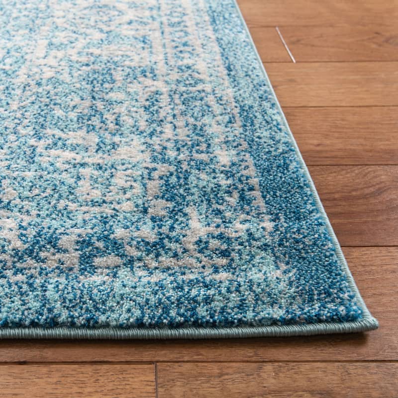 SAFAVIEH Evoke Quinn Vintage Distressed Rug