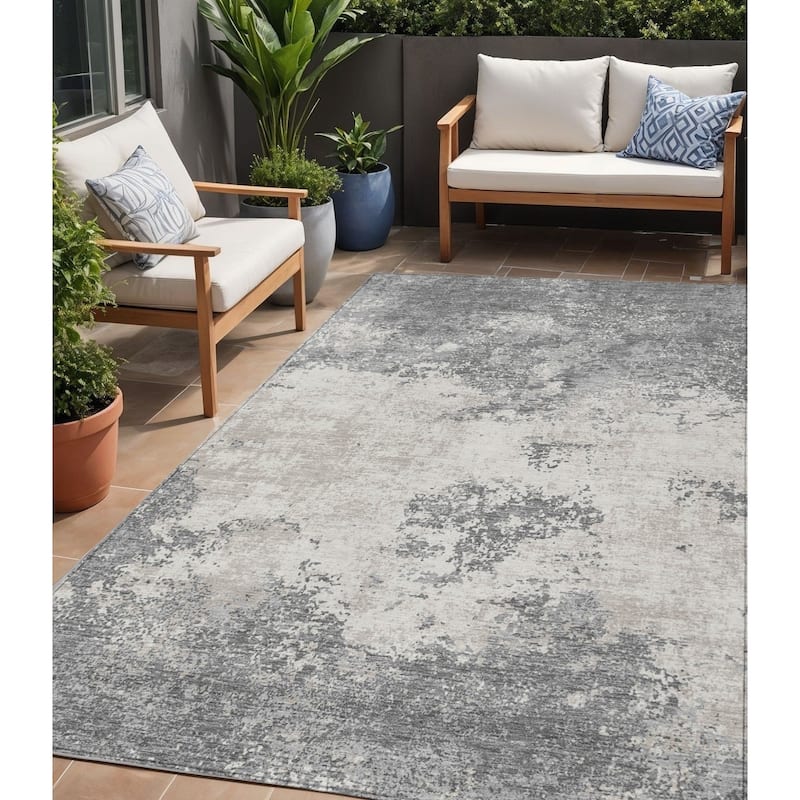 HomeRoots Abstract Transitional Rectangle Outdoor Rug - 5' X 8'