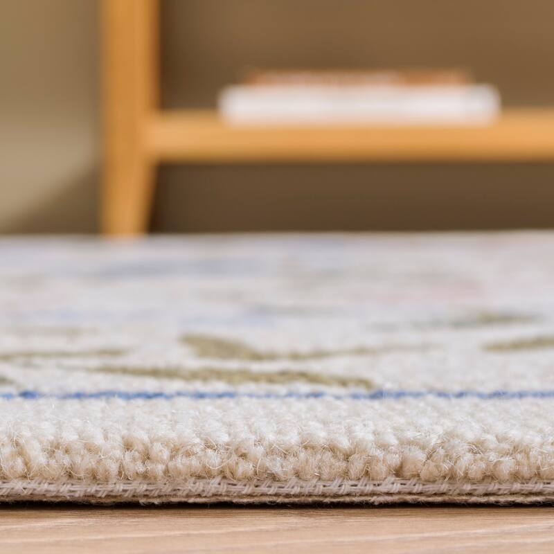 Martha Stewart by SAFAVIEH Handmade Hrvojka Wool Rug