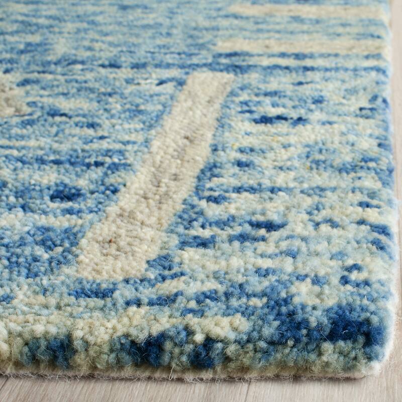 SAFAVIEH Handmade Chatham Vineta Modern Wool Rug