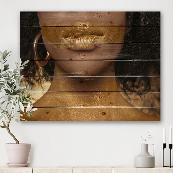 Designart 'African-American Woman With Golden Paint on Body' Modern Print  on Natural Pine Wood - Bed Bath & Beyond - 33597060