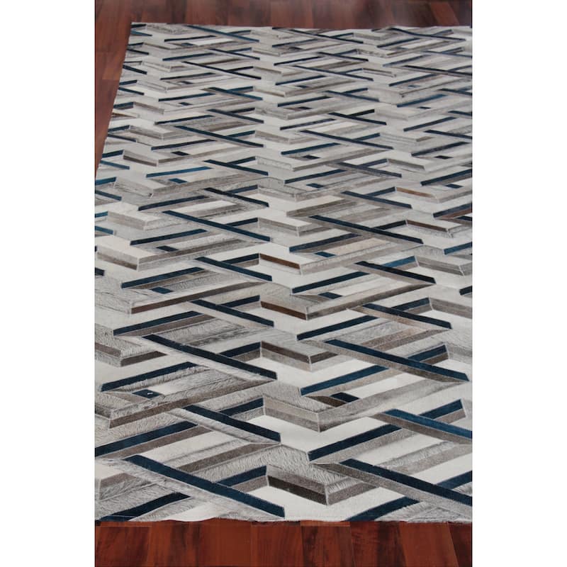 EXQUISITE RUGS Natural Hide Hand-stitched Leather Hide Silver/Blue Area Rug.