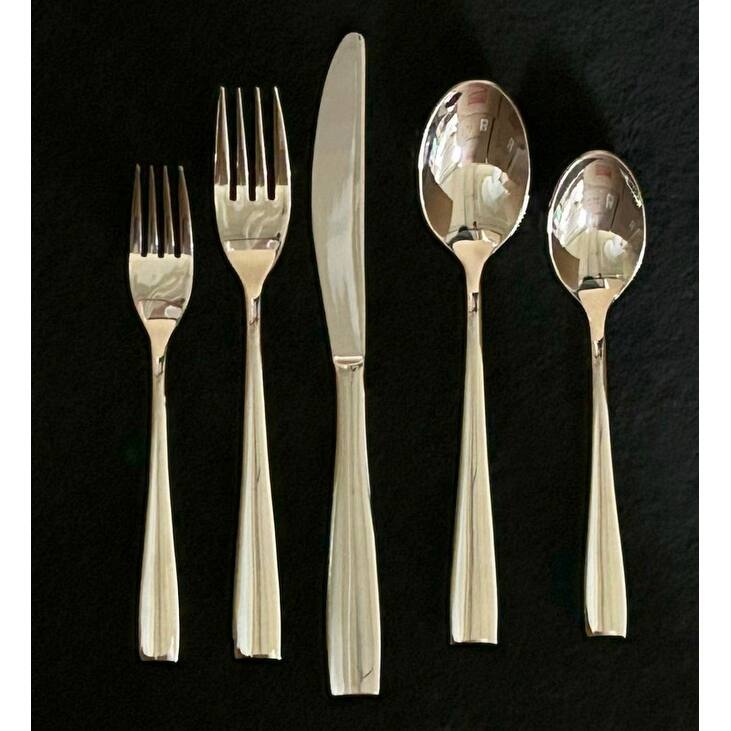 Red Vanilla Angle 20-piece Flatware Set