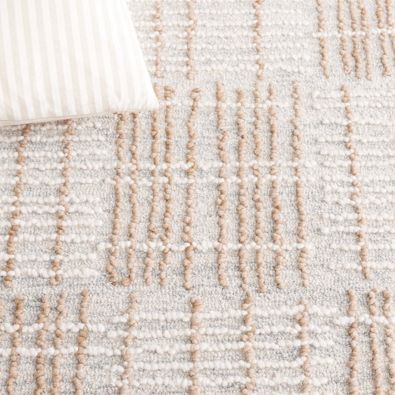 SAFAVIEH Handmade Abstract Anoek Checkered Wool Rug