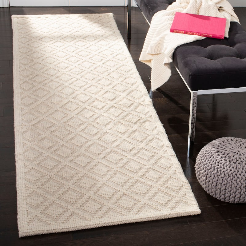 SAFAVIEH Handmade Vermont Latrice Wool Rug - 2'3" x 14' Runner - Ivory
