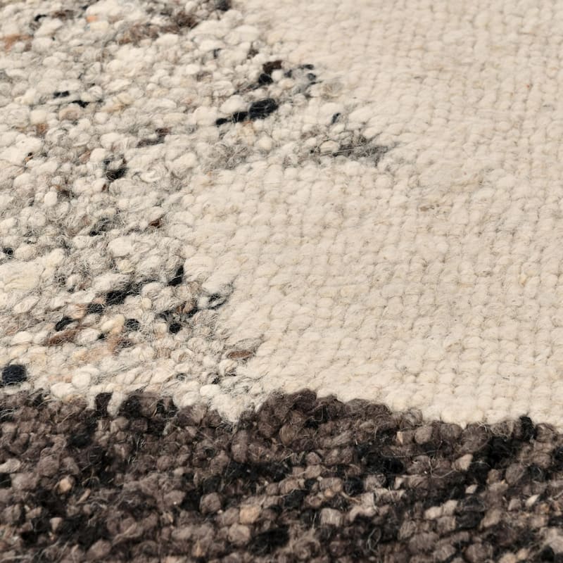 Villa by Classic Home Hesperia Hand Woven Wool Rug