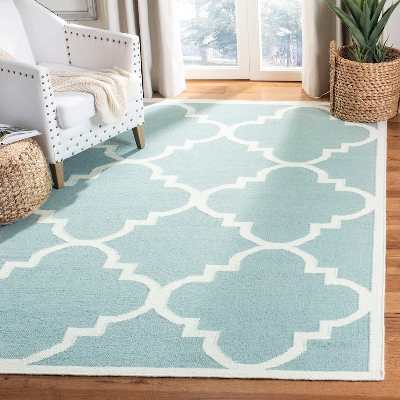 SAFAVIEH Handmade Flatweave Dhurries Jinan Modern Moroccan Wool Rug - 6' x 9' - Light Blue/Ivory