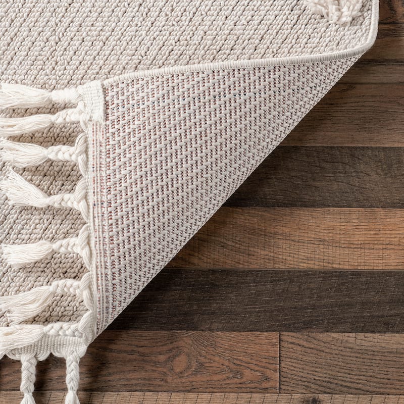 Nuloom Kilah Snowmen High-Low Kids Tasseled Area Rug