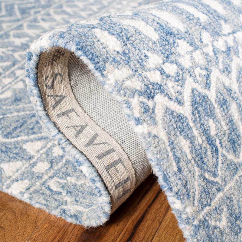 SAFAVIEH, Handmade Micro-Loop Fedosia Wool Rug