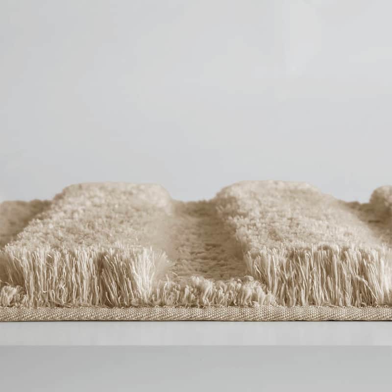 Madison Park Tufted Pearl Channel Solid Bath Rug