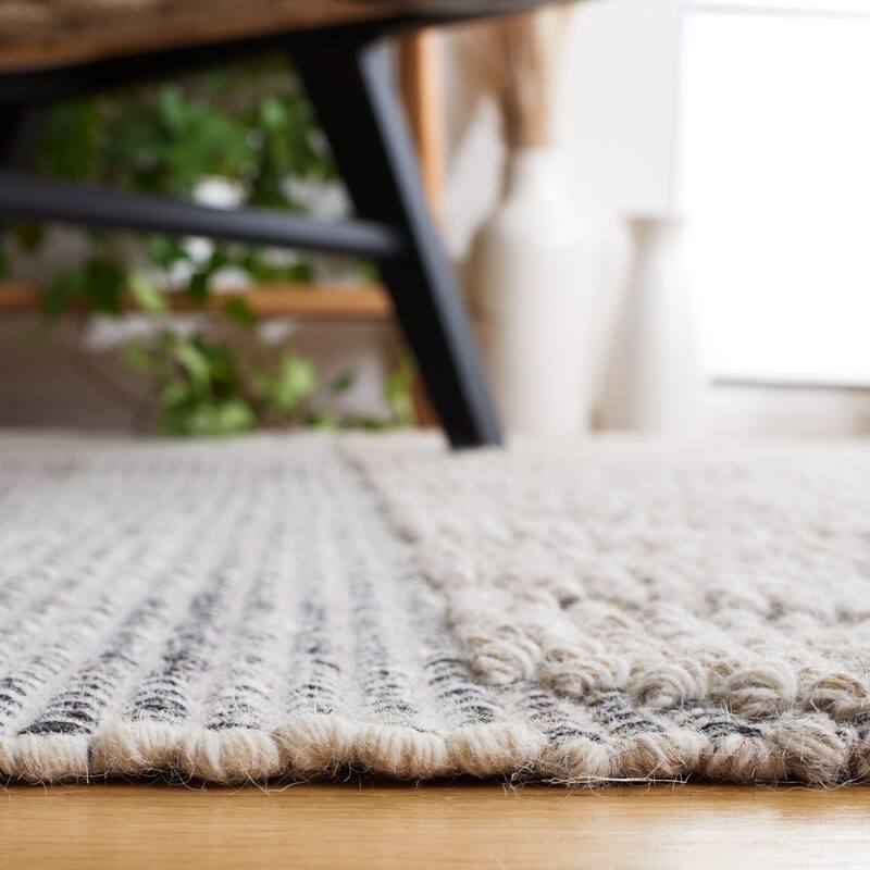 SAFAVIEH Vermont Corlien Wool Fringe Rug