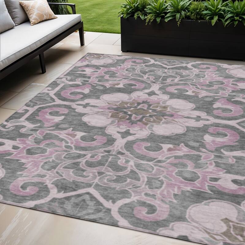 HomeRoots Damask Traditional Rectangle Outdoor Rug - 5' X 8'
