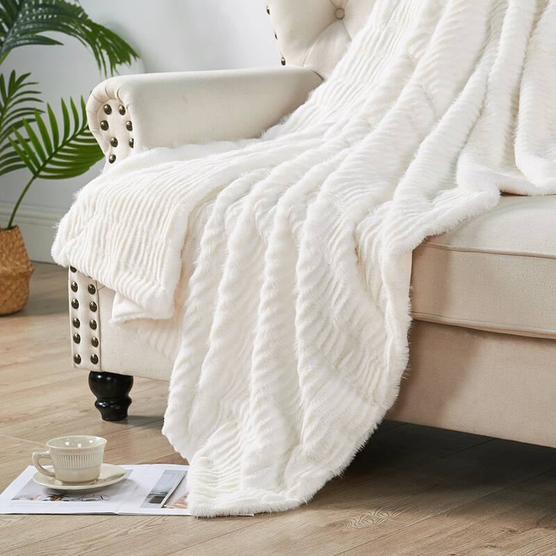 Shaggy Wavy FauxFur Throw Cozy Soft Thick Blanket for Bedroom