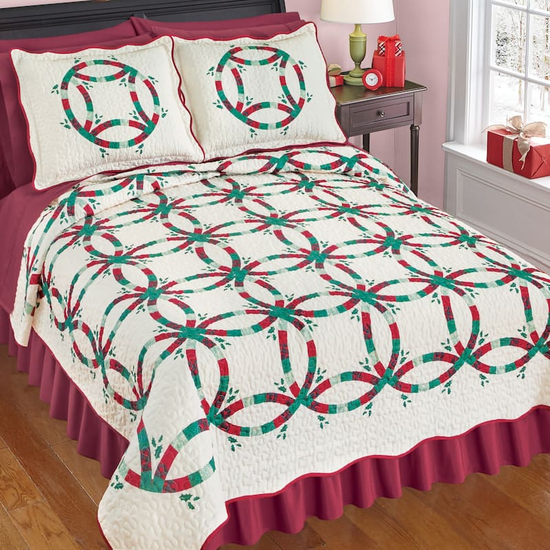 Festive Christmas Ring Patchwork Scalloped Edge Quilt - Twin