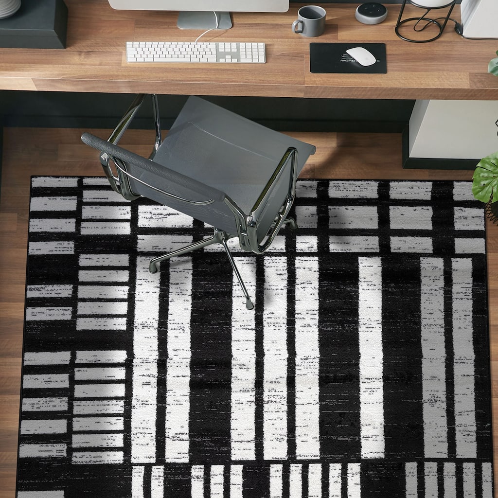 World Rug Gallery Black / Ivory Geometric Blocks Area Rug