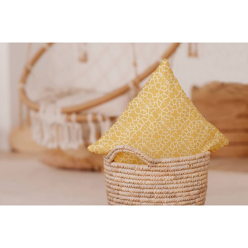 Tiny Giraffe Pattern Decorative Throw Pillow