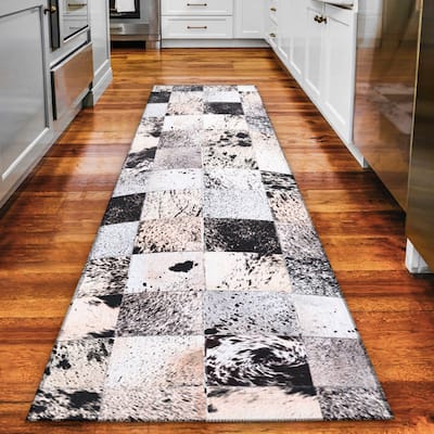 Indoor/ Outdoor Laredo Faux Hide Square Patchwork Washable Area Rug