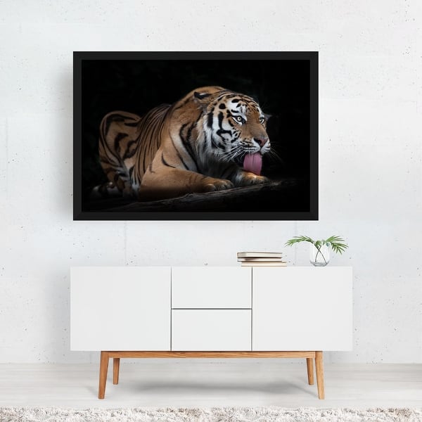 Amur tiger on a black background on a tree Tiger Art Print/Poster - Bed ...