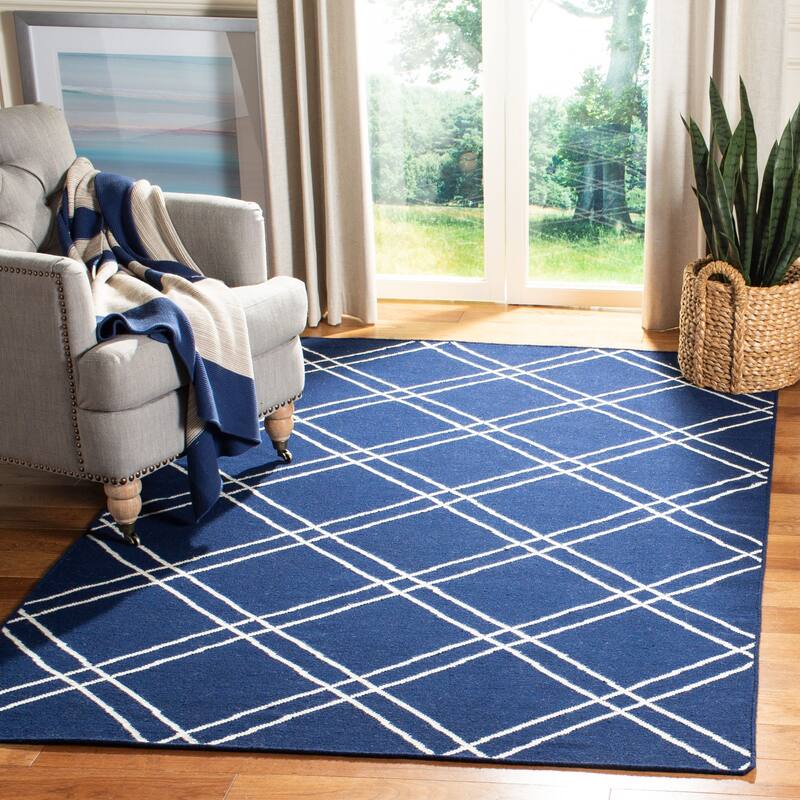 SAFAVIEH Handmade Flatweave Dhurries Preciosa Moroccan Wool Rug - 4' x 6' - Navy/Ivory