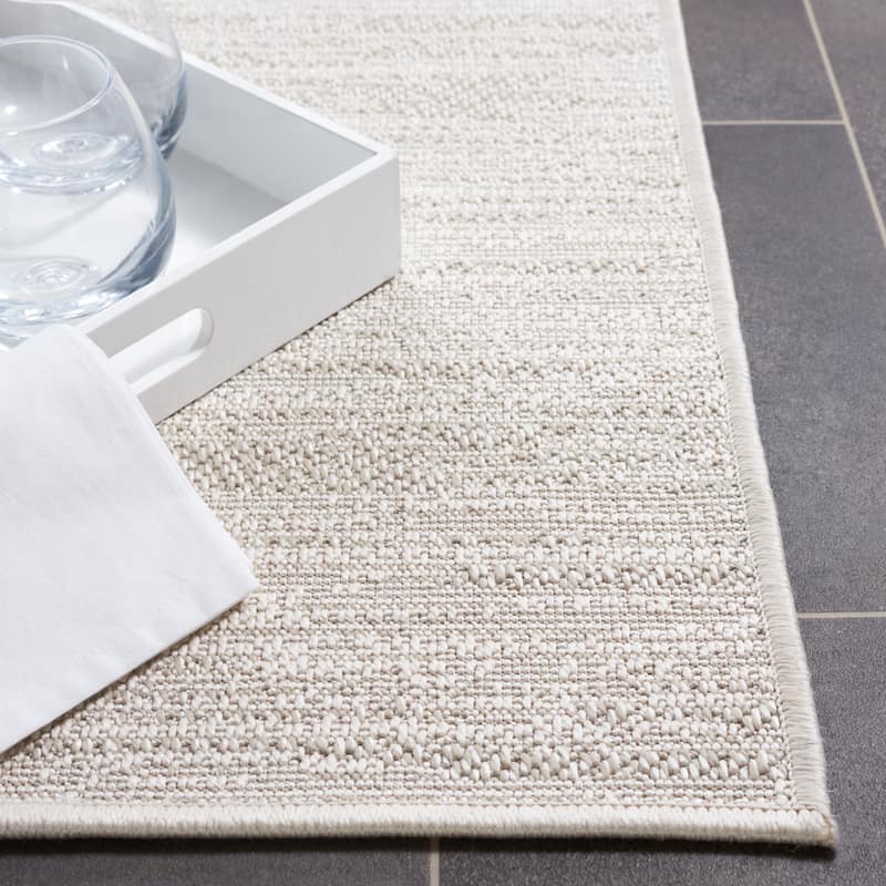 SAFAVIEH Lakeside Arianwen Indoor/Outdoor Waterproof Patio Backyard Rug