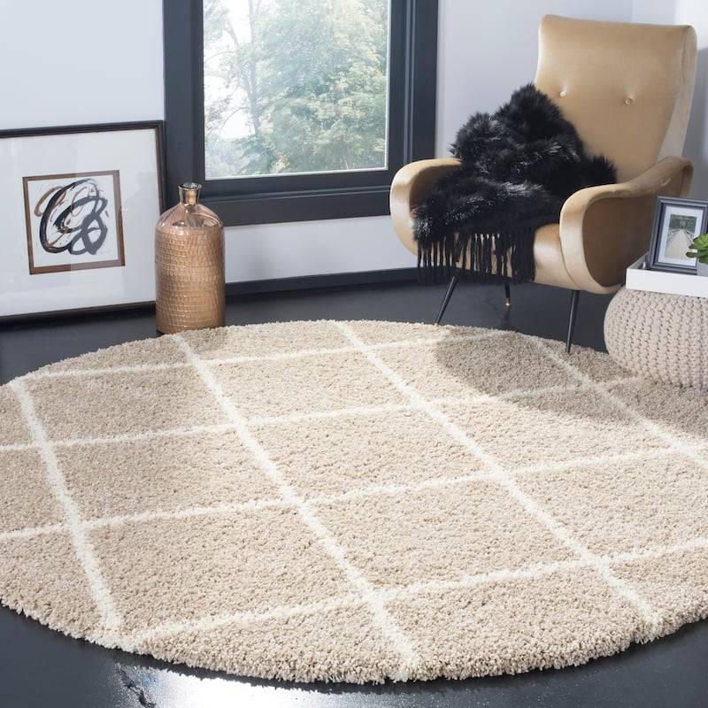 SAFAVIEH Hudson Shag Estella Diamond Trellis 2-inch Thick Rug - 5' x 5' Round - Beige/Ivory
