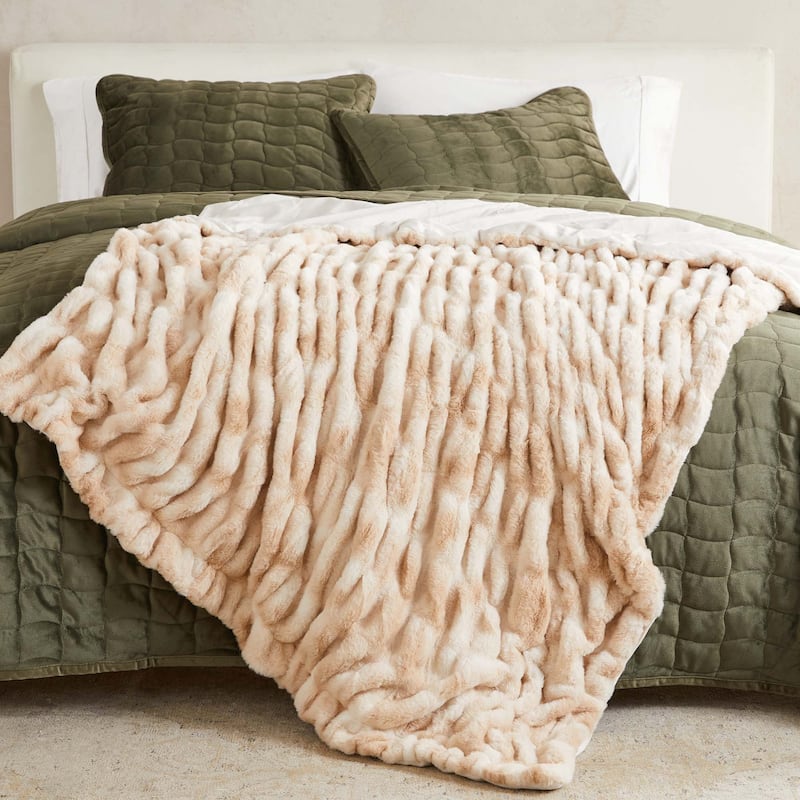 Luxurious Ruched Faux Fur Reversible Microfiber Throw