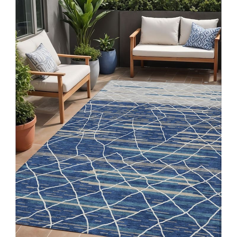 HomeRoots Striped Modern Rectangle Outdoor Rug - 5' X 8'