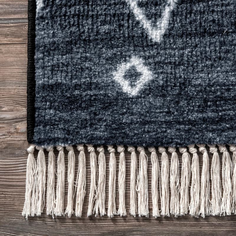 Nuloom Ivory Contemporary Cabin Diamond Moroccan Tassel Area Rug