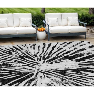HomeRoots Abstract Transitional Rectangle Outdoor Rug