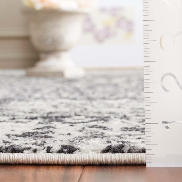 SAFAVIEH Evoke Deb Vintage Boho Medallion Distressed Rug
