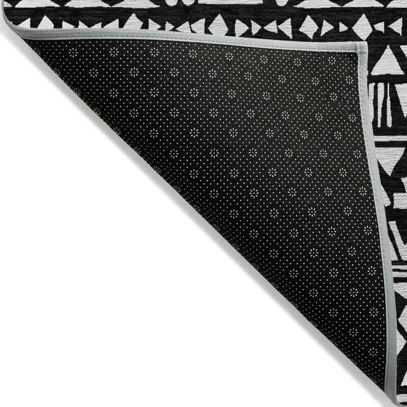 HomeRoots Southwestern Transitional Rectangle Outdoor Rug