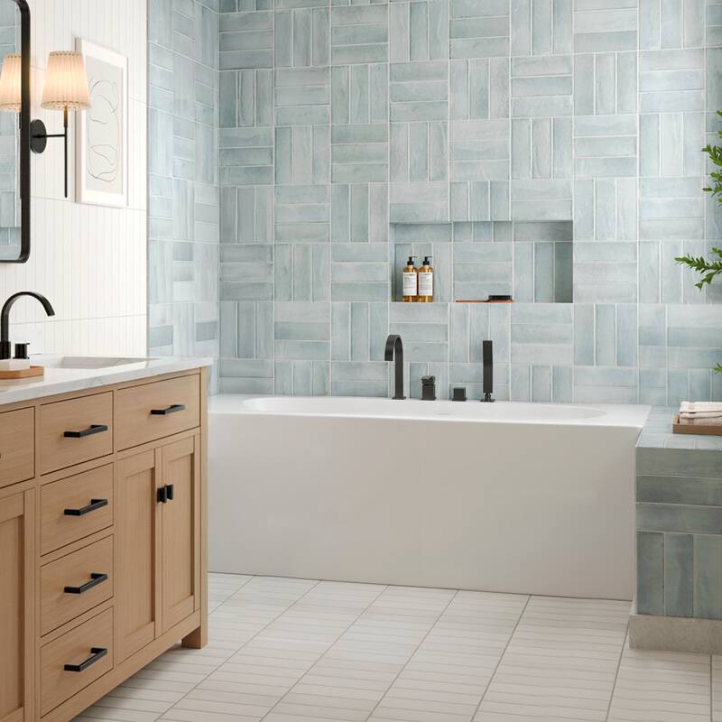 Modern Deck Mounted Bathtub Faucet Set with Diverter And Handheld Sprayer