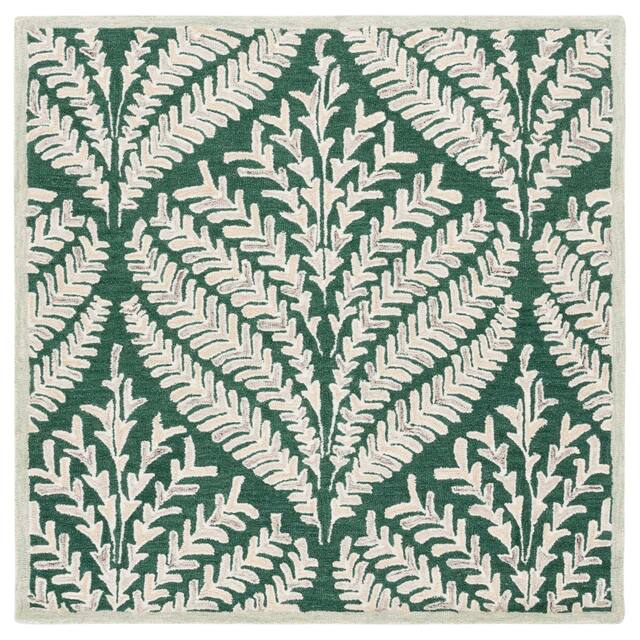 SAFAVIEH Handmade Capri Ilianka Wool Rug