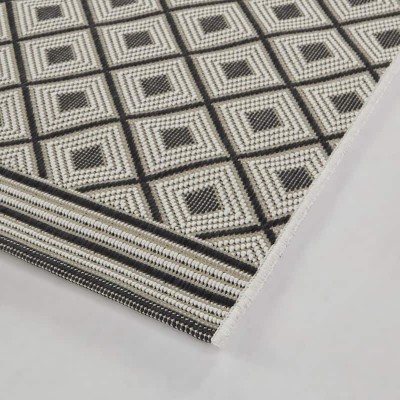 Abeyta Trellis Patio Indoor/Outdoor Area Rug
