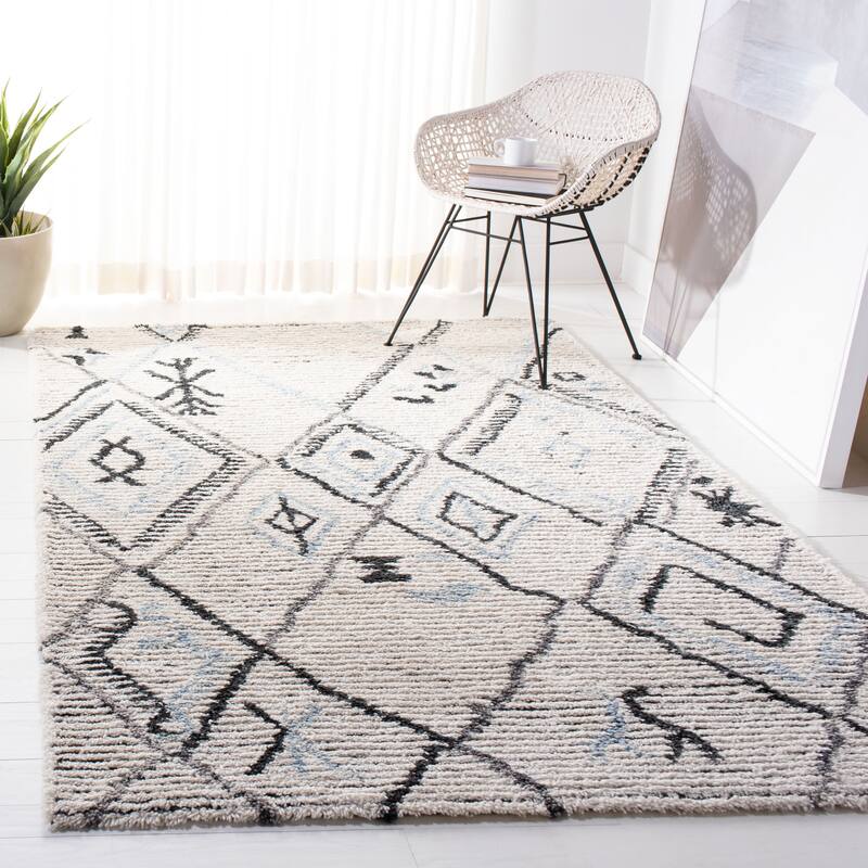 SAFAVIEH Handmade Casablanca Shag Barbli Wool Rug - 4' x 6' - Grey/Ivory