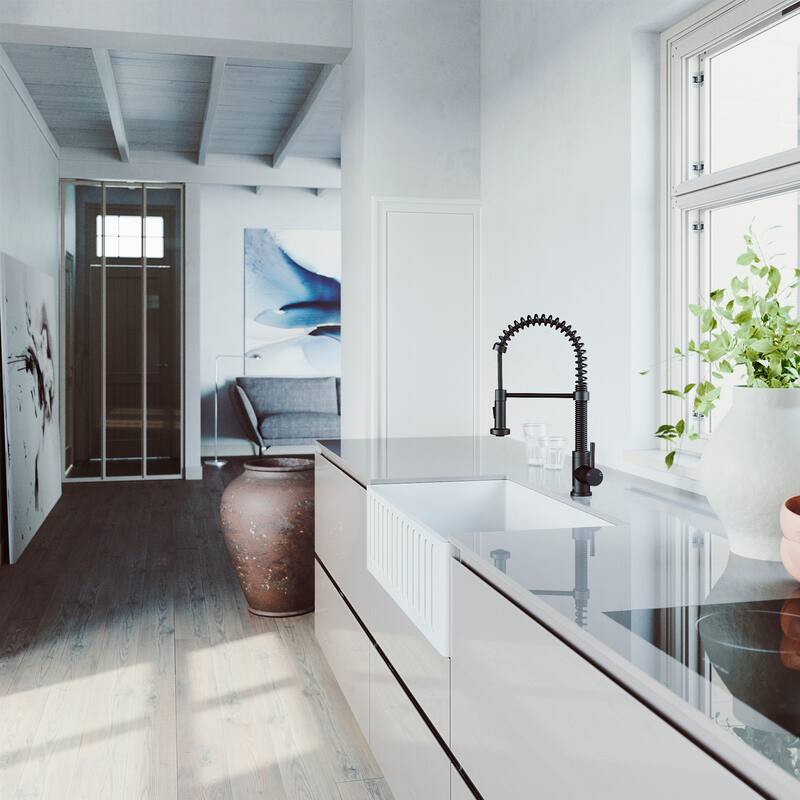 VIGO Edison 19" H Single Handle Pull-Down Sprayer Kitchen Faucet