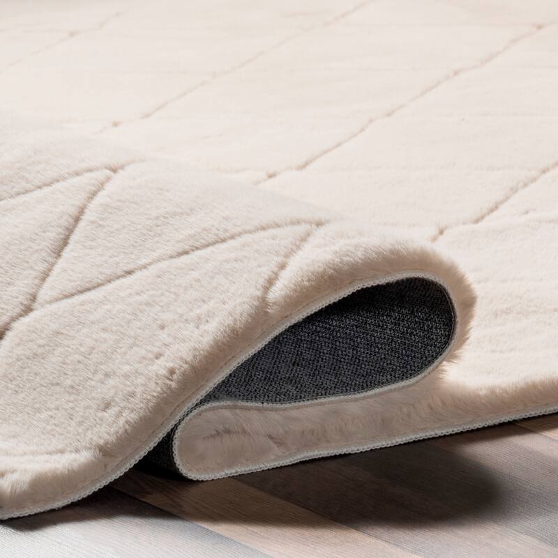 Nuloom Amy SuperiorWash Casual Faux Rabbit Machine Washable Area Rug