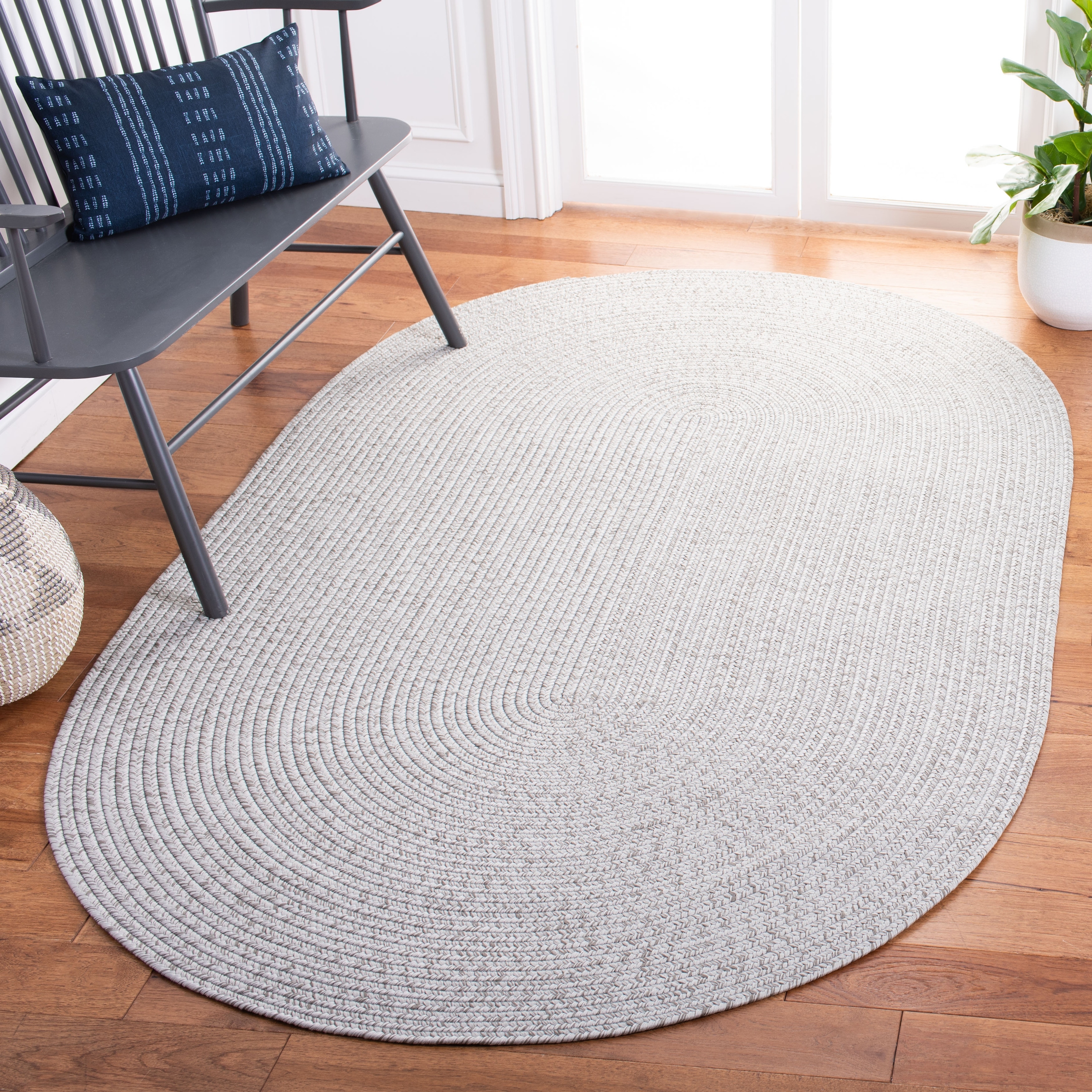 SAFAVIEH Handmade Braided Country Casual Lavada Rug - On