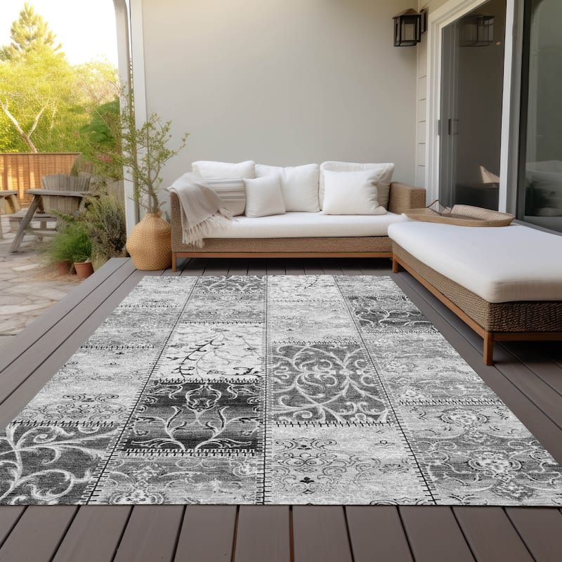Machine Washable Indoor/ Outdoor Traditional Patchwork Chantille Rug