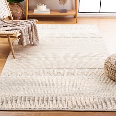 SAFAVIEH Handmade Natura Emilijana Wool Rug