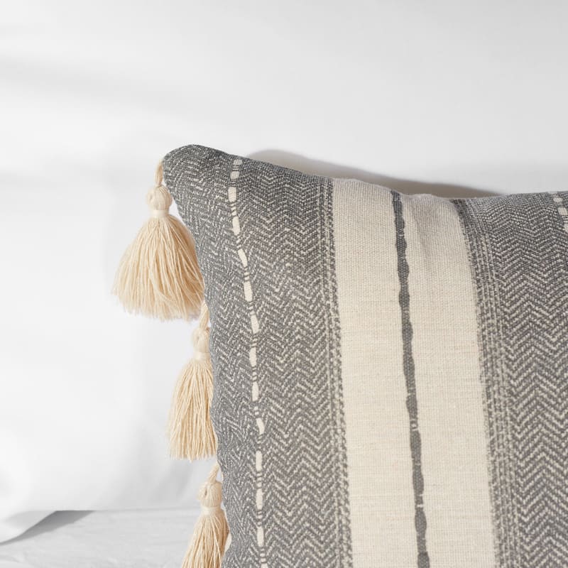 SAFAVIEH Oushak Pillow.