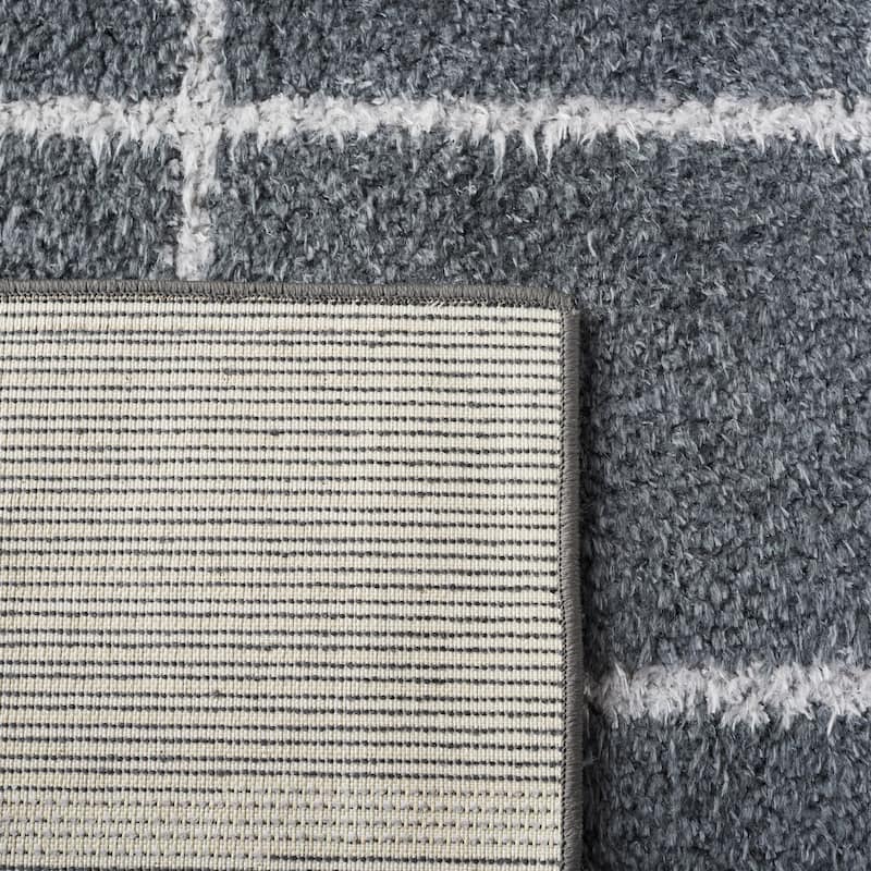 SAFAVIEH Norway Shag Hilah Checkered Grid 1.2-inch Thick Rug