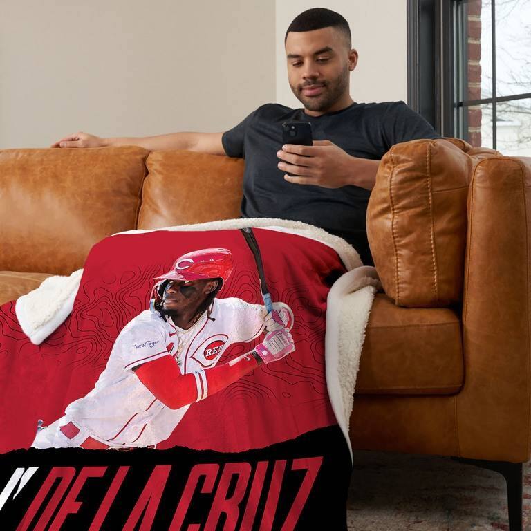 MLB Cincinnati Reds Silk Touch Sherpa Throw Blanket