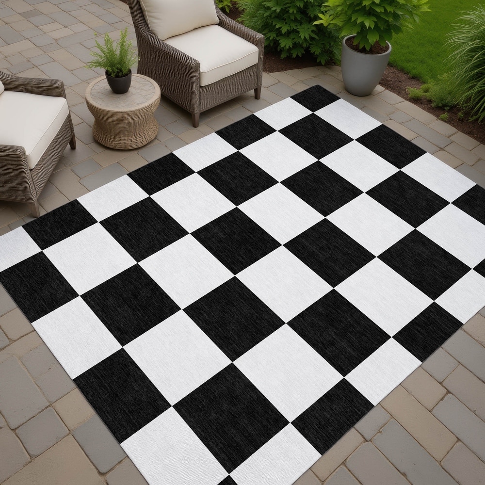 Machine Washable Indoor/ Outdoor Modern Checker Chantille Rug
