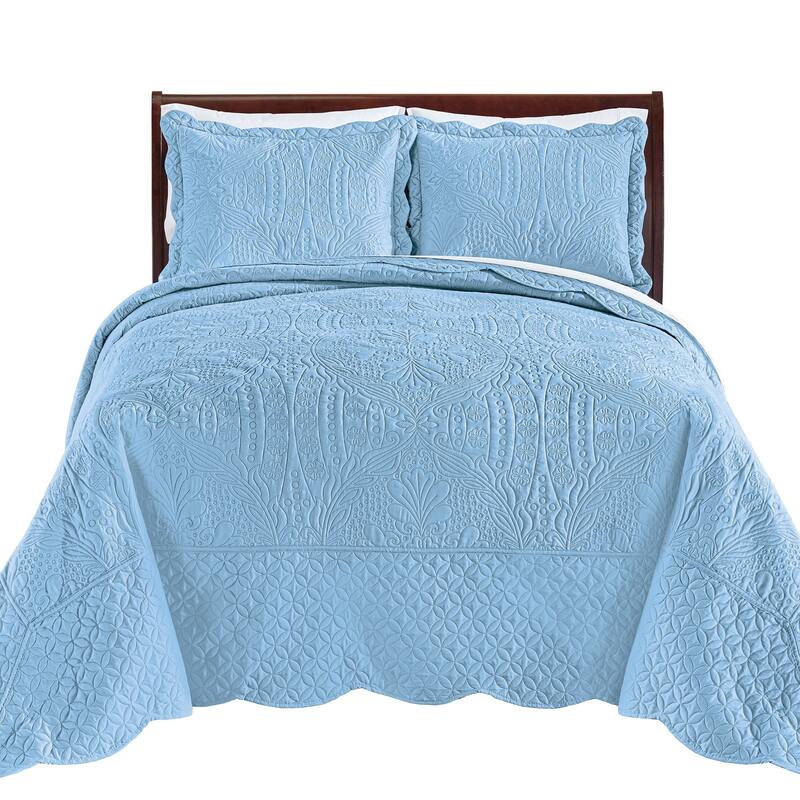 Demi Oversized Textured Medallion Design Scalloped Edge Bedspread