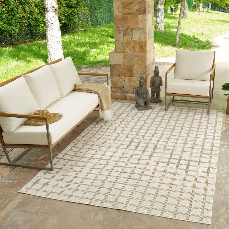 Elto Modern Geometric Weather Resistant Trendy Modern Outdoor Rug
