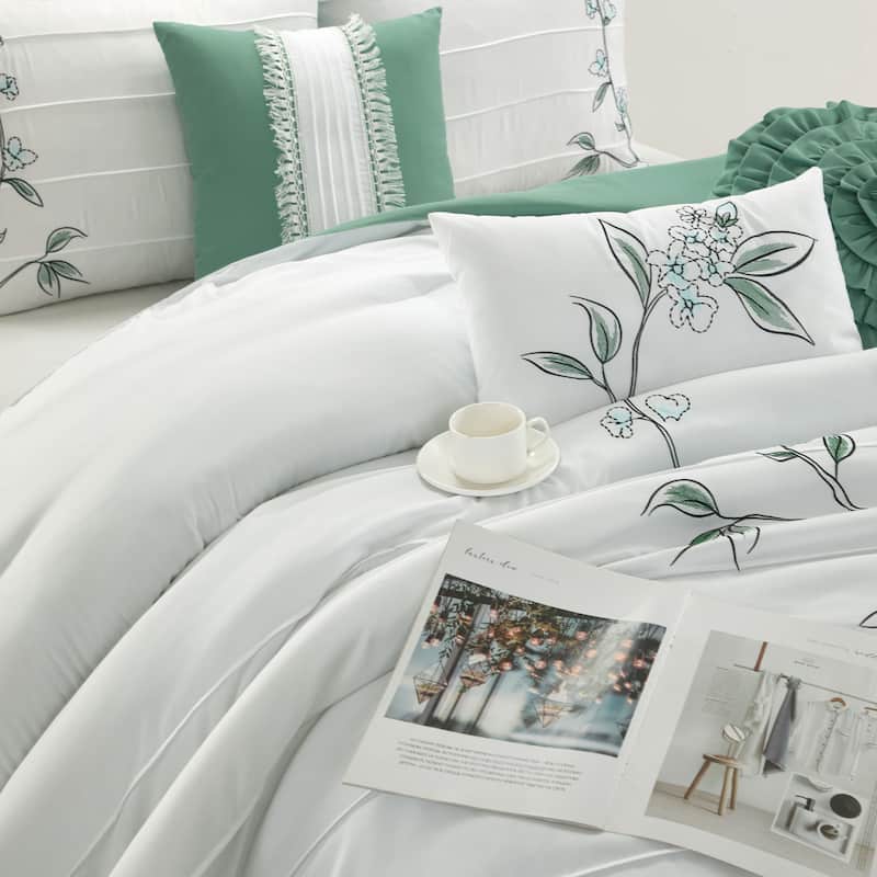 Nanshing Blair 7 Piece Botanical Comforter Set